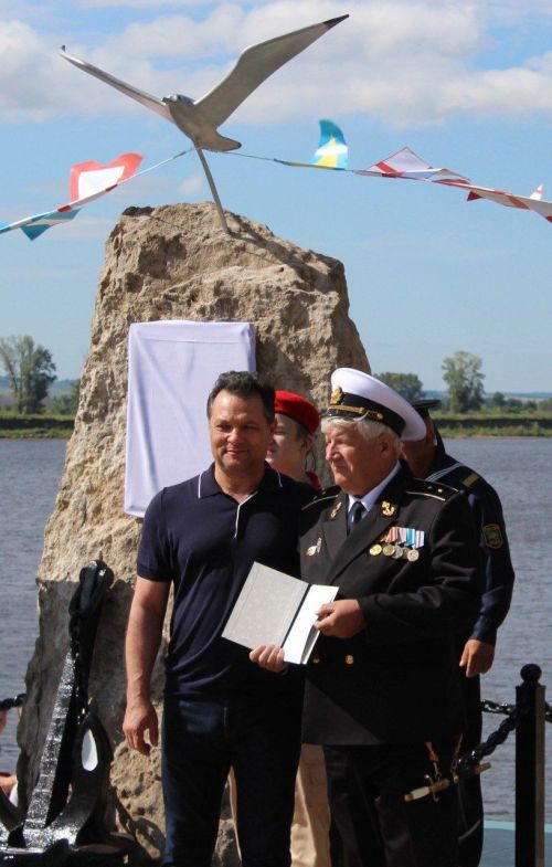 В Елабуге День ВМФ отметили открытием памятника