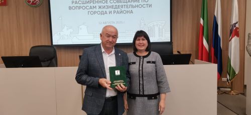 Строителей Елабуги наградили на общегородской планерке