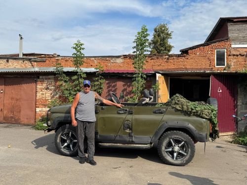 Елабужанин передал автомобиль УАЗ в помощь бойцам СВО