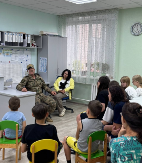 Встреча с героем: боец СВО провёл беседу в реабилитационном центре «Астра»