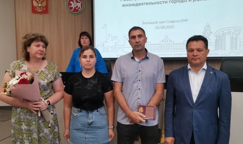 В Елабуге родственникам погибших бойцов вручили государственные награды