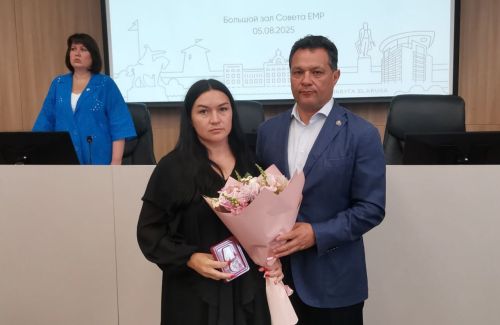 В Елабуге родственникам погибших бойцов вручили государственные награды