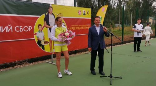 В Елабуге открыты два новых профессиональных корта