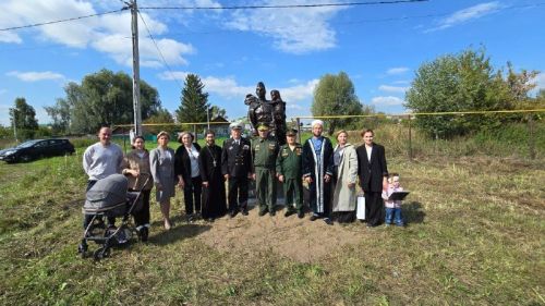 В Аксубаево при участии елабужан открыли памятник 80-летию Победы