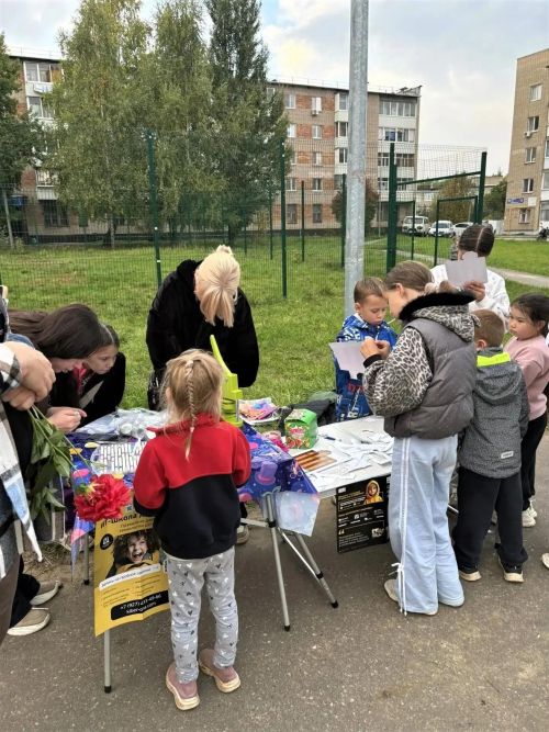 Игры из детства объединили поколения во дворе на Пролетарской