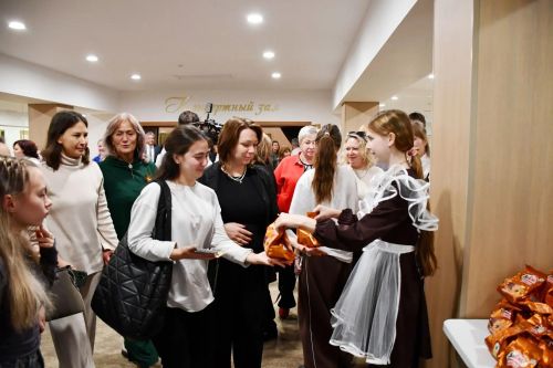 Концерт Фирдуса Тямаева стал подарком педагогам Елабуги