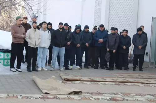 «Тепло на душе и солнце светит»: мусульмане Елабуги отмечают Ураза-байрам