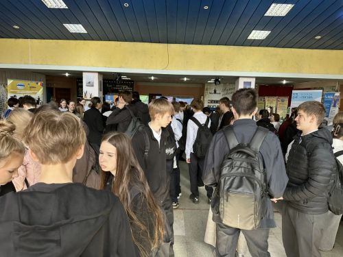 В Елабуге прошёл «Фестиваль профессий»: более 500 школьников и студентов познакомились с будущими специальностям