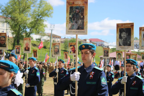Как воевали, любили и победили: на стадионе Елабуги показали масштабное представление ко Дню Победы