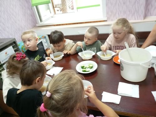 Воспитанники детского сада №25 посетили гуманитарную мастерскую «Дома ждут»