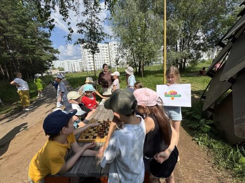 В Георгиевском парке дети отправились в путешествие по шахматной стране