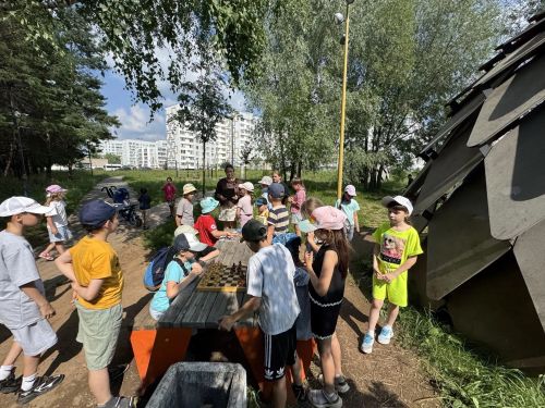 В Георгиевском парке дети отправились в путешествие по шахматной стране