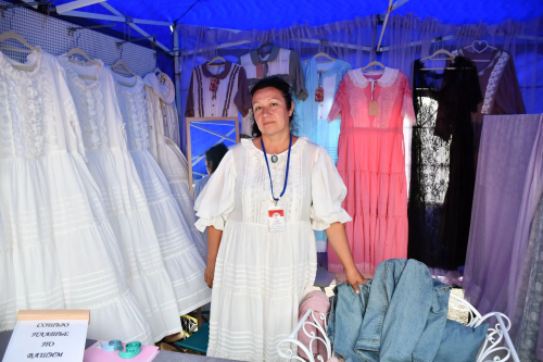 Мастерица Ольга Ефимова каждый год создает новое платье для Спасской ярмарки