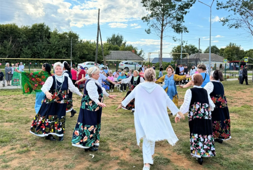 В селе Большое Елово прошел Медово-яблочный фестиваль