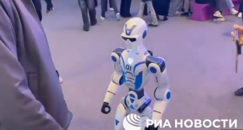 Робот ОЭЗ «Алабуга» побоксировал на фестивале в Екатеринбурге