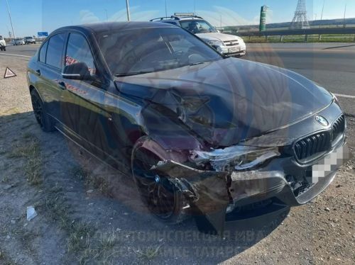 В Татарстане автобус с 10 пассажирами съехал в кювет после столкновения с BMW