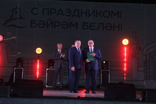 Многодетной семье в Елабуге вручили жилищный сертификат на собственную квартиру
