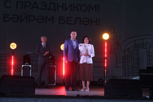 Многодетной семье в Елабуге вручили жилищный сертификат на собственную квартиру