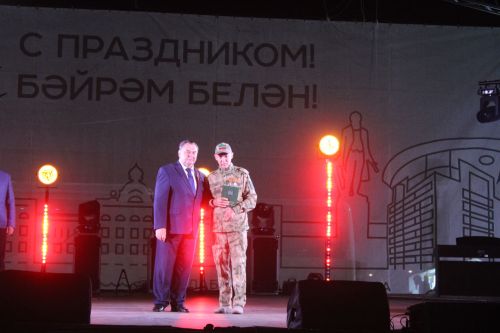 Многодетной семье в Елабуге вручили жилищный сертификат на собственную квартиру