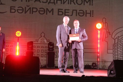 Многодетной семье в Елабуге вручили жилищный сертификат на собственную квартиру