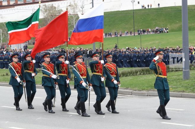 В Параде Победы в Казани участвовали 2 тыс. человек и техника времен войны