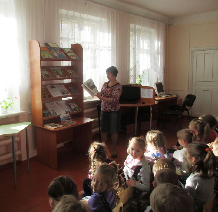 В Елабужской детской библиотеке провели беседу к Дню народного единства