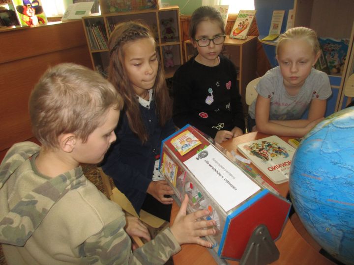 В детской библиотеке проходит литературно-географическая игра «Путешествие с книгой по материкам и странам»