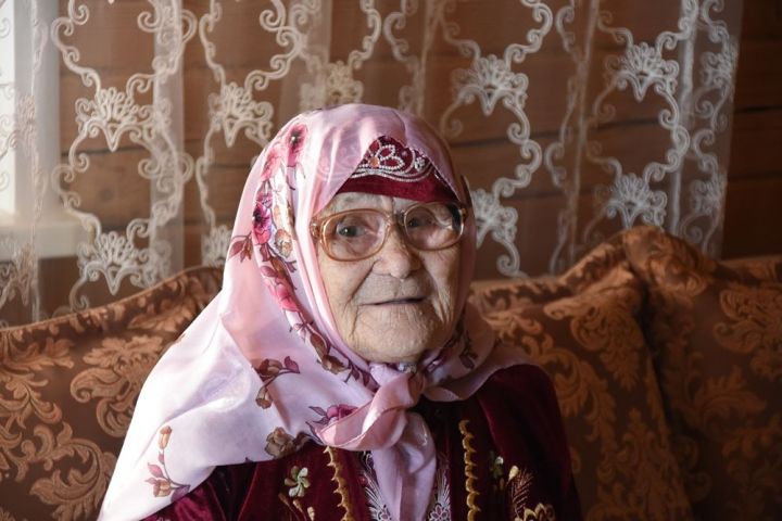 Свой 90-летний юбилей отметила Ветеран Великой Отечественной войны Савия Гареева