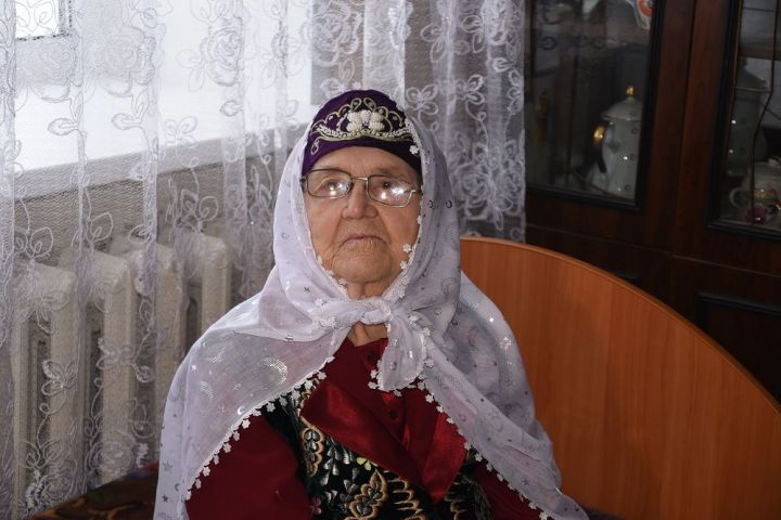 Свой 90-летний юбилей отметила Ветеран Великой Отечественной войны, труженик тыла, ветеран труда Валеева Марзия Нургалеевна