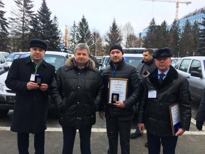 Елабужский район получил ключи от трех автомобилей из рук Президента Татарстана