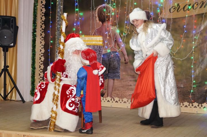 В "деревне счастья" состоялось новогоднее представление