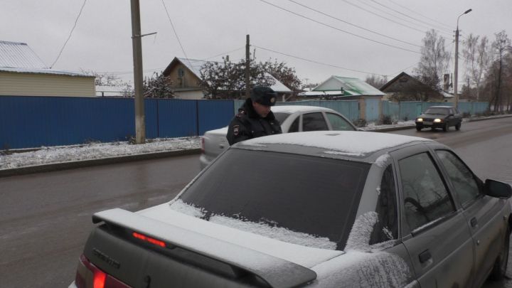 В Елабуге мужчина кидался под колеса автомобилей