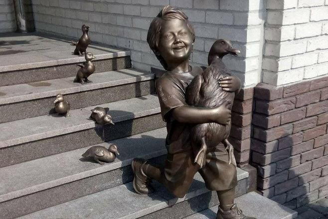 В центре Казани установили фигуру в честь ЧМ-2018
