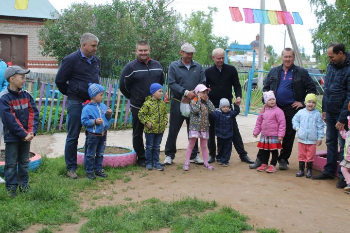 В Бехтеревском детском саду прошел  праздник, посвященный Дню Отца