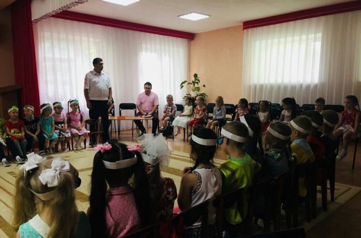 Сотрудники ГИБДД провели профилактическое мероприятие в детском саду "Семицветик"
