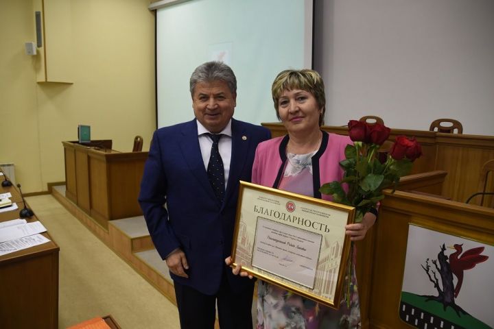 Глава Елабужского района вручил награды