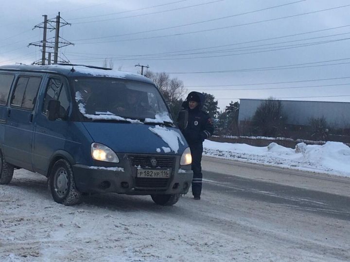 В Елабуге госавтоинспекторы в ходе рейда выявили более 40 нарушений