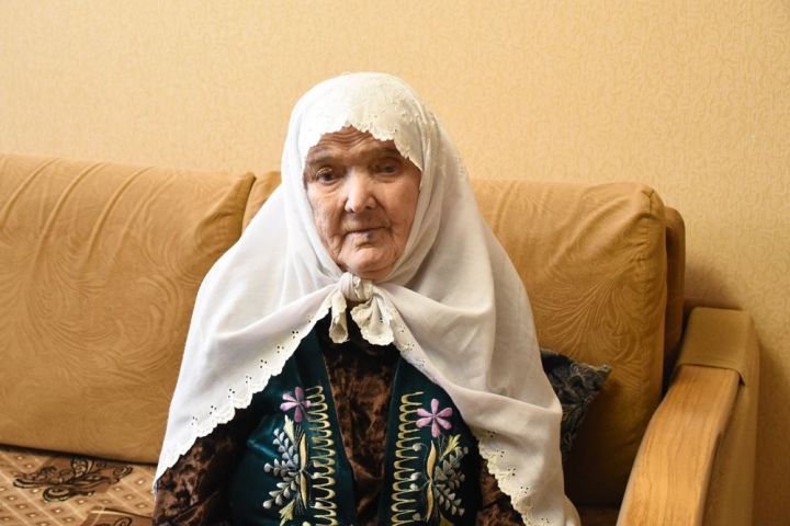 95 лет исполнилось ветерану Великой Отечественной войны Алие Ахнаповой