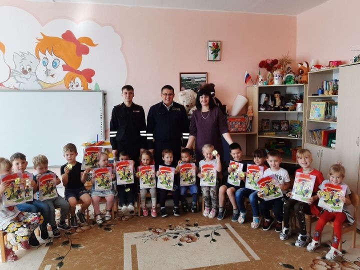 Сотрудники ГИБДД Елабуги провели профбеседу  в Лекаревской школе