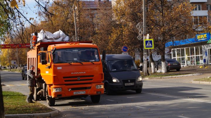 В городском субботнике приняли участие более 200 елабужан