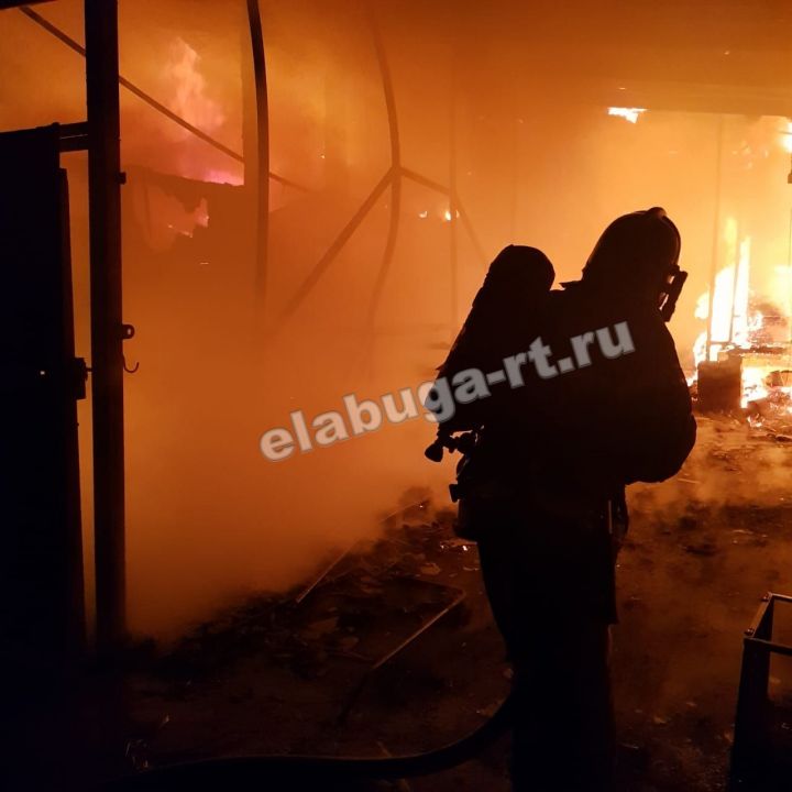В Елабужском районе произошел пожар: есть пострадавшие