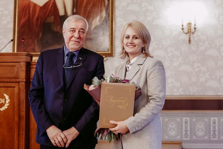 Елена Мерзон награждена Почетной грамотой Российской академии образования