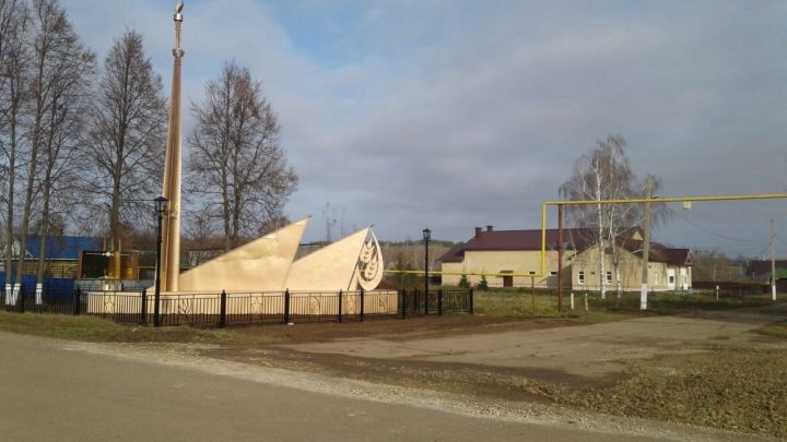 В Елабужском районе на средства самообложения восстановили памятник