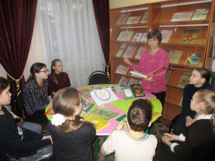Юные художники посетили детскую библиотеку