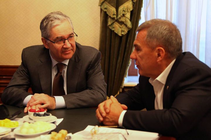 Рустам Минниханов провел встречу с генеральным директором ВГТРК Олегом Добродеевым