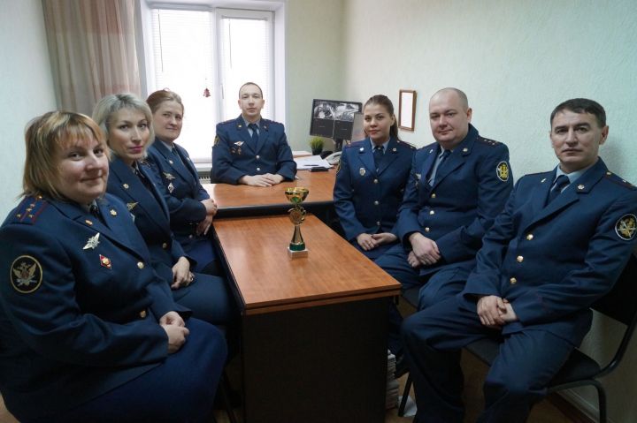 Работники уголовно-исполнительной системы в России отмечают 12 марта профессиональный праздник