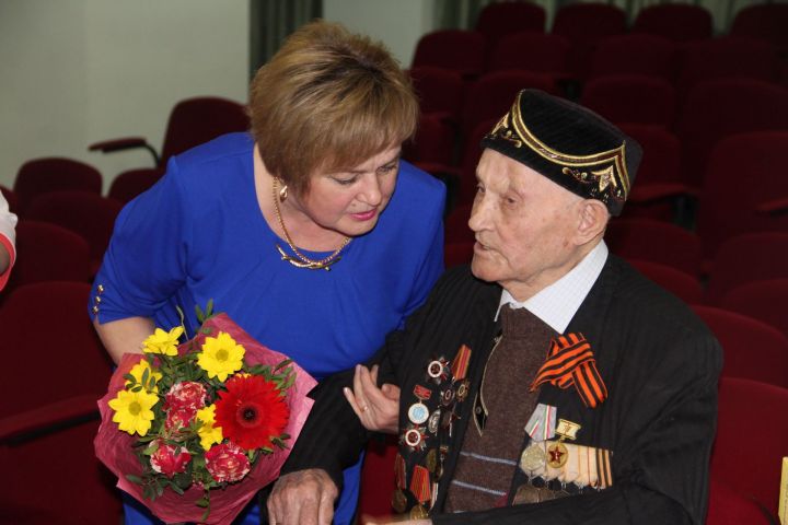 В Елабуге состоялся праздничный вечер в честь 101 дня рождения Ветерана Великой Отечественной войны Муллы Назипова