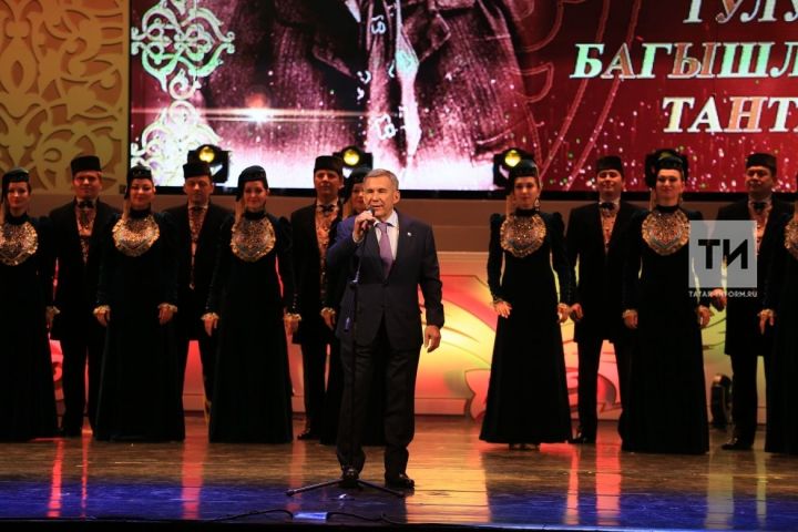 Рустам Минниханов поздравляет татарстанцев с Днем родного языка и 133-летием со дня рождения Тукая