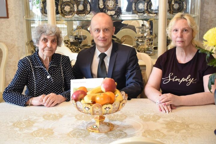 Свой 90-летний юбилей отметила Ветеран Великой Отечественной войны Тамара Назарова