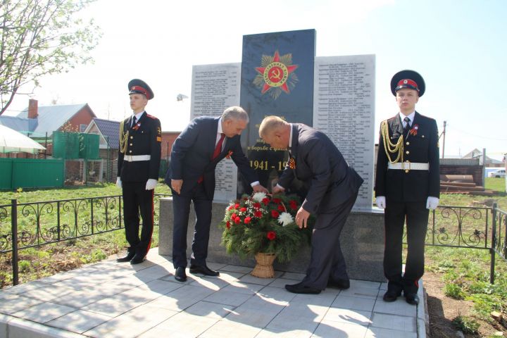 В Хлыстово открылся памятник павшим в Великой Отечественной войне